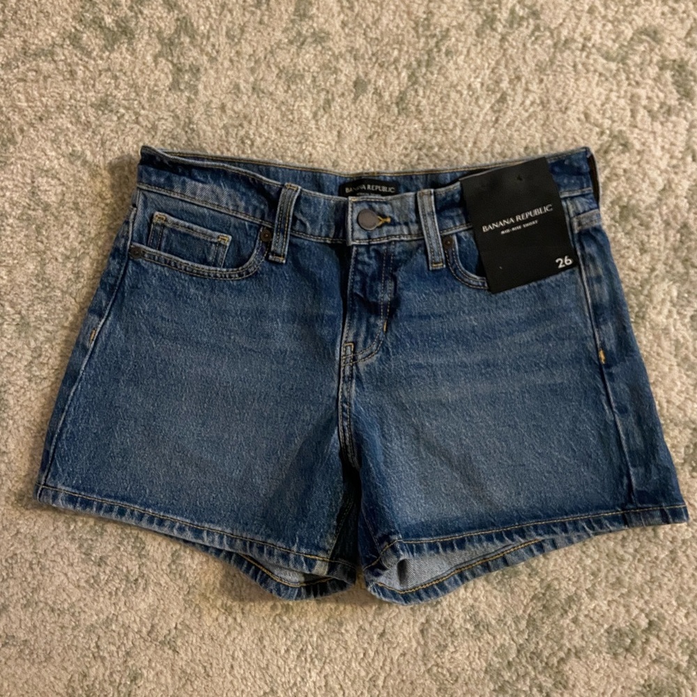 Banana Republic - Mid Rise Shorts NEW